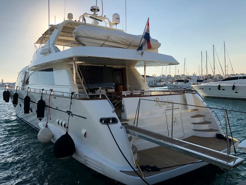 Falcon 86 (2000) spotlight