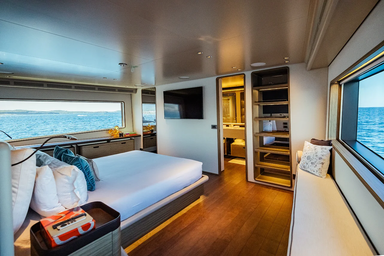 Custom Line Navetta 30 (2022) spotlight
