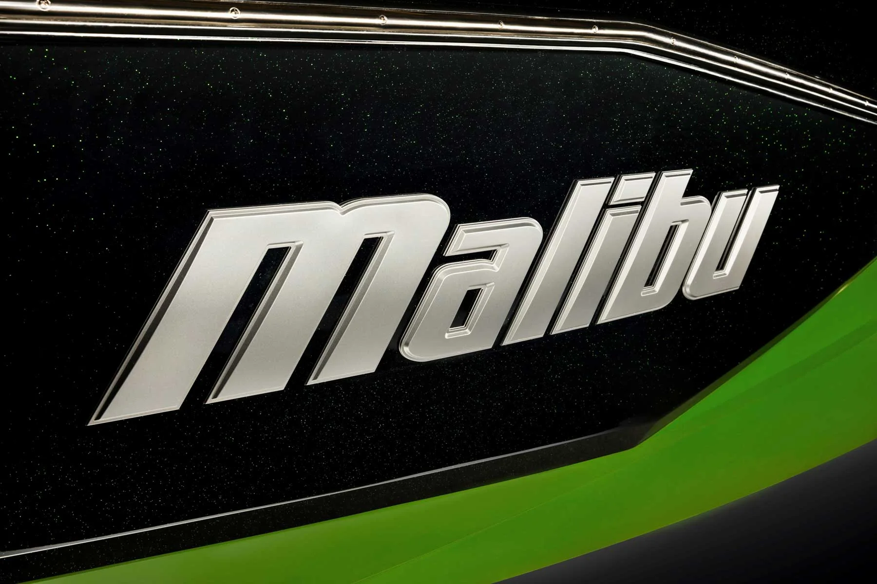 Malibu 25 LSV spotlight